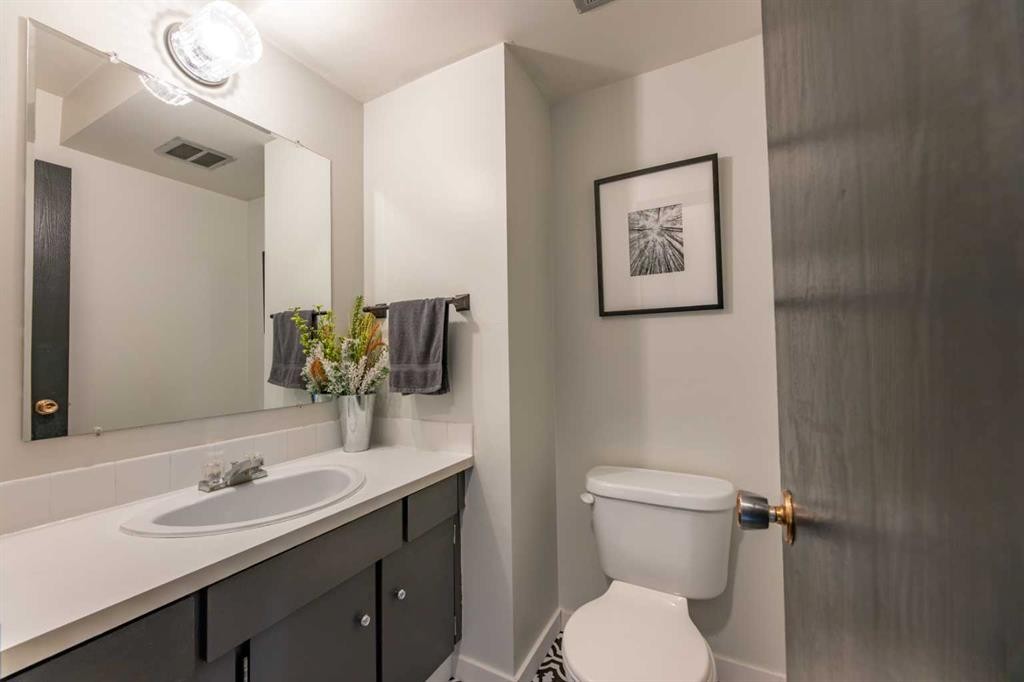 









110


Tamarack

Avenue, 8,
Hinton,




AB
T7V 1C5

