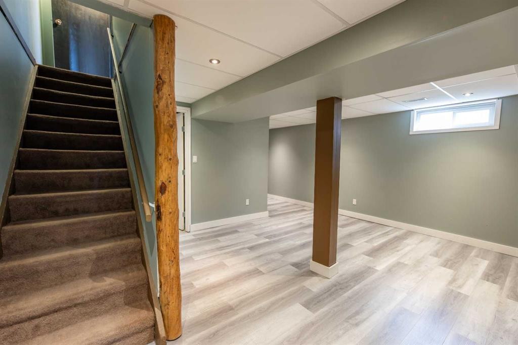 









110


Tamarack

Avenue, 8,
Hinton,




AB
T7V 1C5

