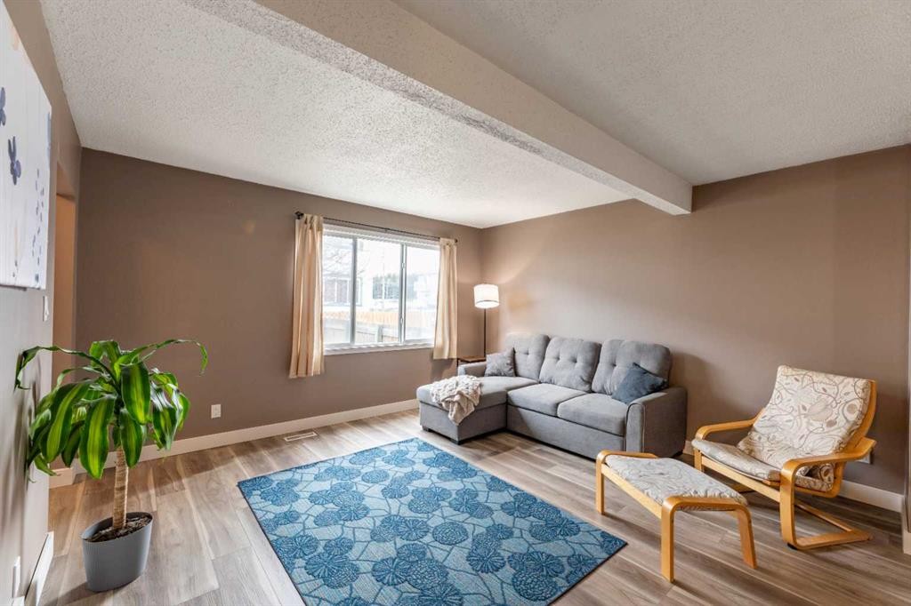 









110


Tamarack

Avenue, 8,
Hinton,




AB
T7V 1C5

