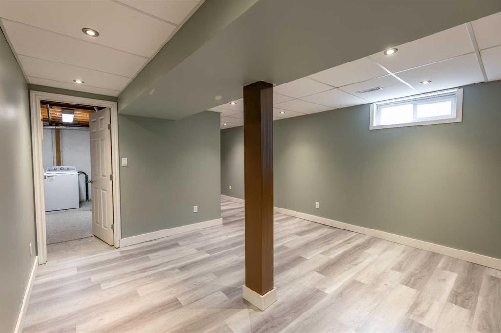 









110


Tamarack

Avenue, 8,
Hinton,




AB
T7V 1C5

