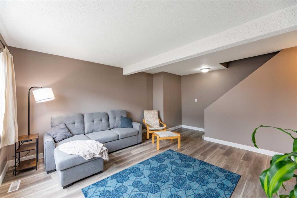 









110


Tamarack

Avenue, 8,
Hinton,




AB
T7V 1C5

