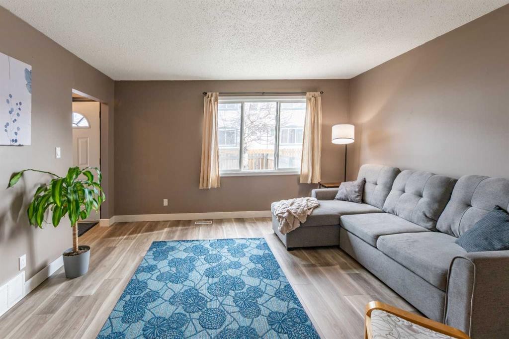 









110


Tamarack

Avenue, 8,
Hinton,




AB
T7V 1C5

