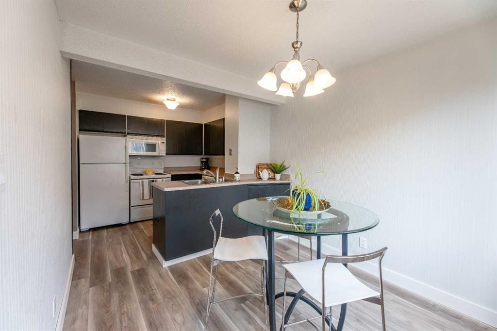 









110


Tamarack

Avenue, 8,
Hinton,




AB
T7V 1C5

