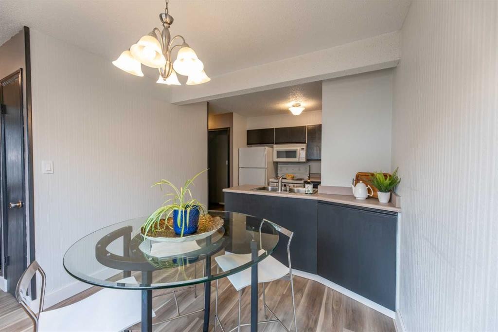 









110


Tamarack

Avenue, 8,
Hinton,




AB
T7V 1C5

