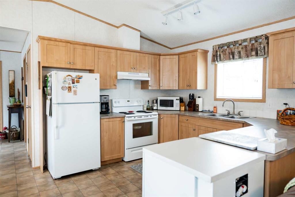 









145


East River

Road, 9,
Hinton,




AB
T7V1S2

