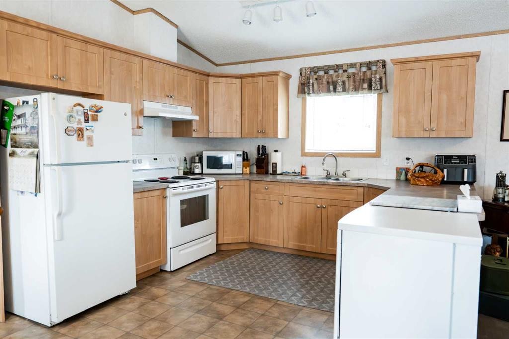 









145


East River

Road, 9,
Hinton,




AB
T7V1S2

