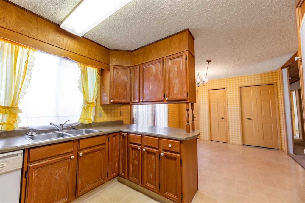 









548


Mountain

Street,
Hinton,




AB
T7V 1J5

