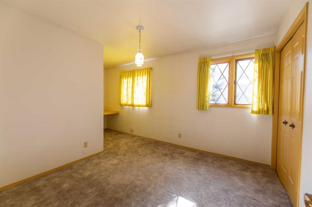 









548


Mountain

Street,
Hinton,




AB
T7V 1J5

