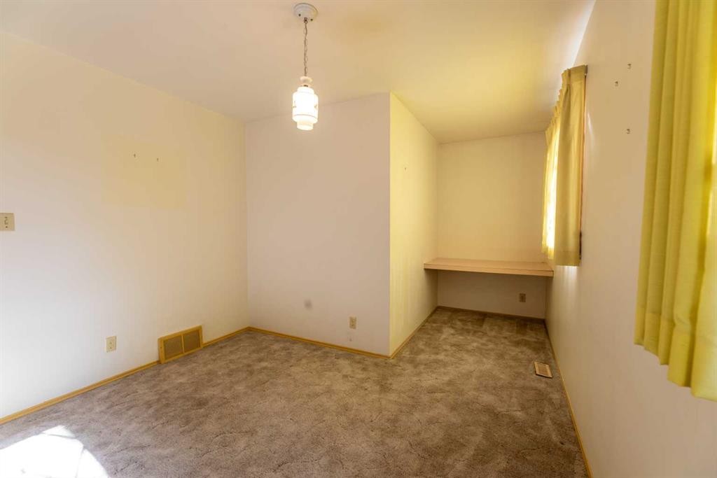 









548


Mountain

Street,
Hinton,




AB
T7V 1J5

