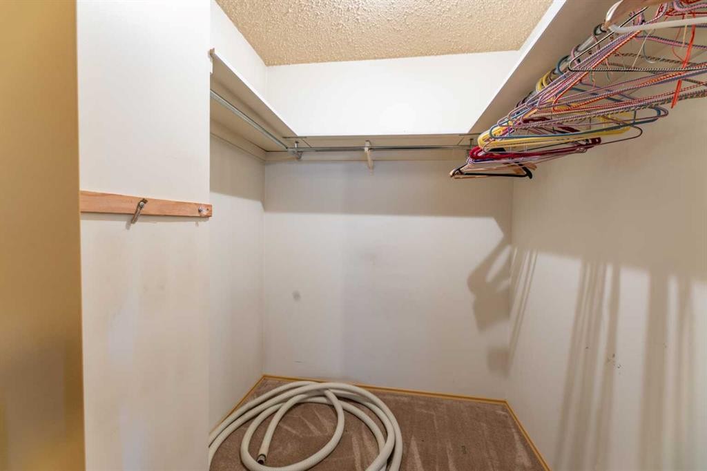 









548


Mountain

Street,
Hinton,




AB
T7V 1J5

