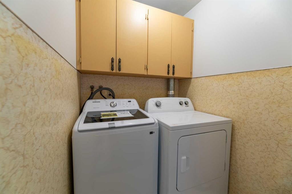 









548


Mountain

Street,
Hinton,




AB
T7V 1J5

