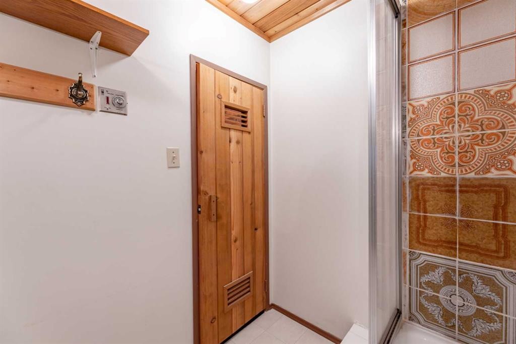 









548


Mountain

Street,
Hinton,




AB
T7V 1J5

