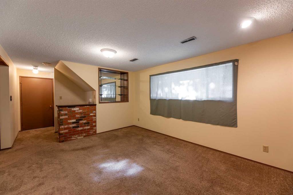 









548


Mountain

Street,
Hinton,




AB
T7V 1J5

