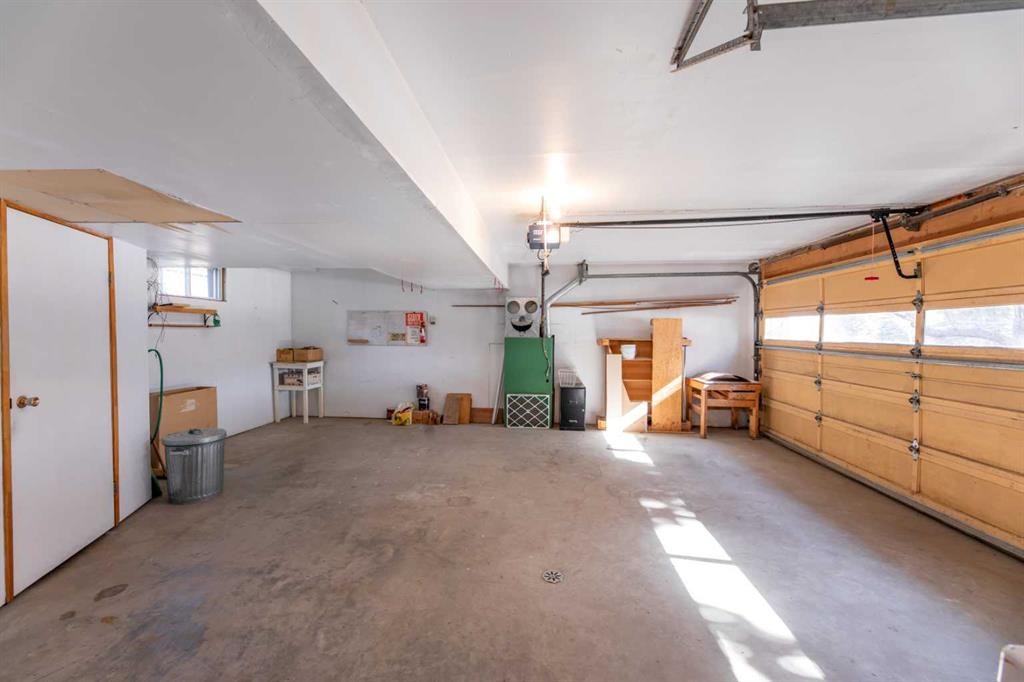 









548


Mountain

Street,
Hinton,




AB
T7V 1J5

