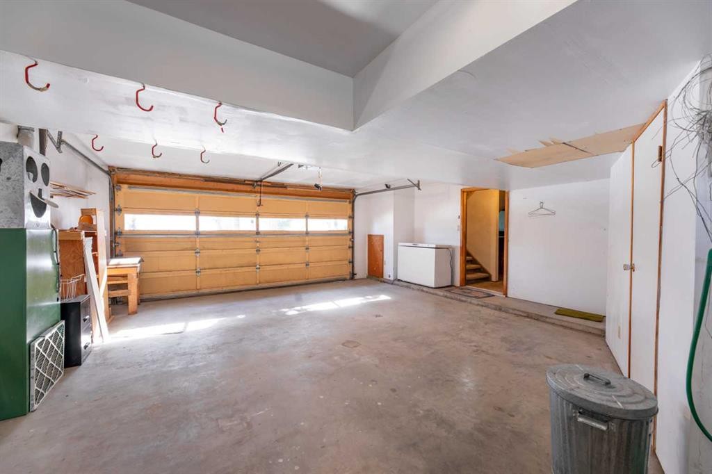 









548


Mountain

Street,
Hinton,




AB
T7V 1J5

