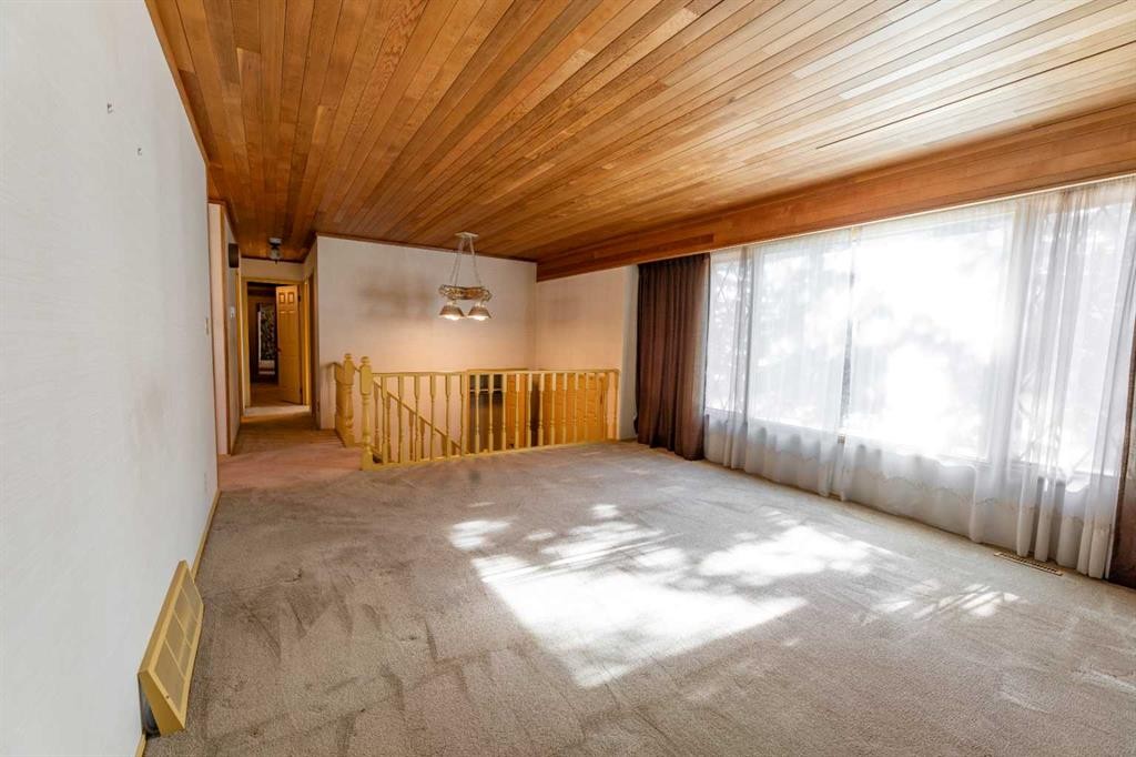 









548


Mountain

Street,
Hinton,




AB
T7V 1J5

