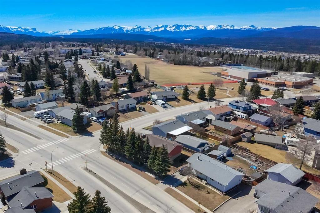 









548


Mountain

Street,
Hinton,




AB
T7V 1J5

