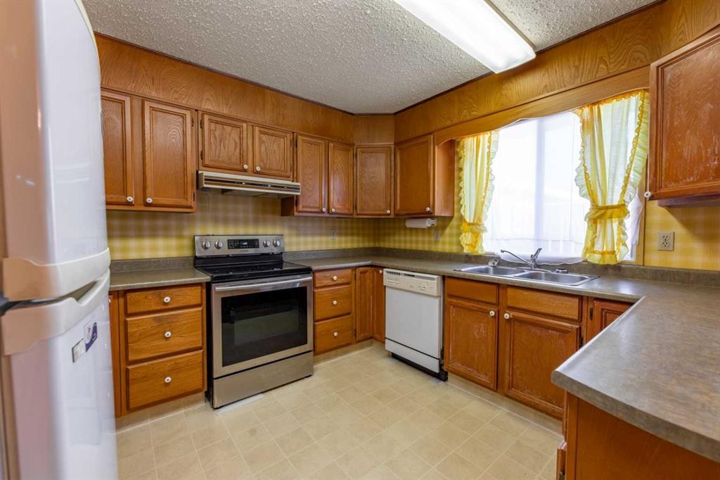 









548


Mountain

Street,
Hinton,




AB
T7V 1J5

