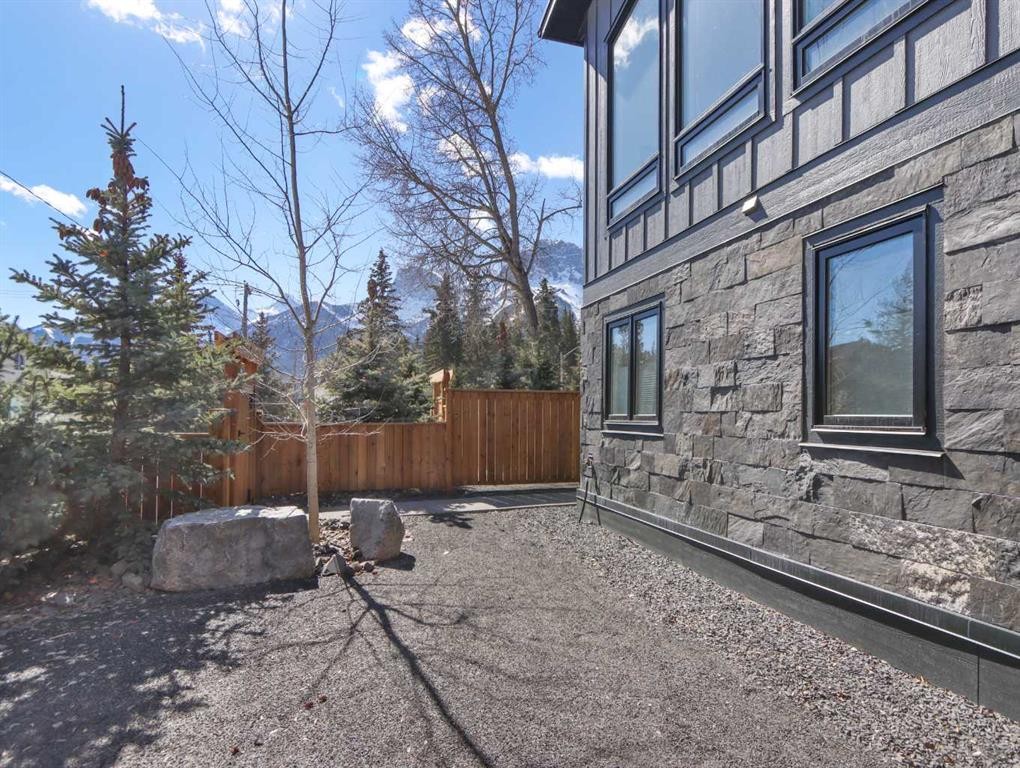 









512


8th

Avenue,
Canmore,




AB
T1W 2E6

