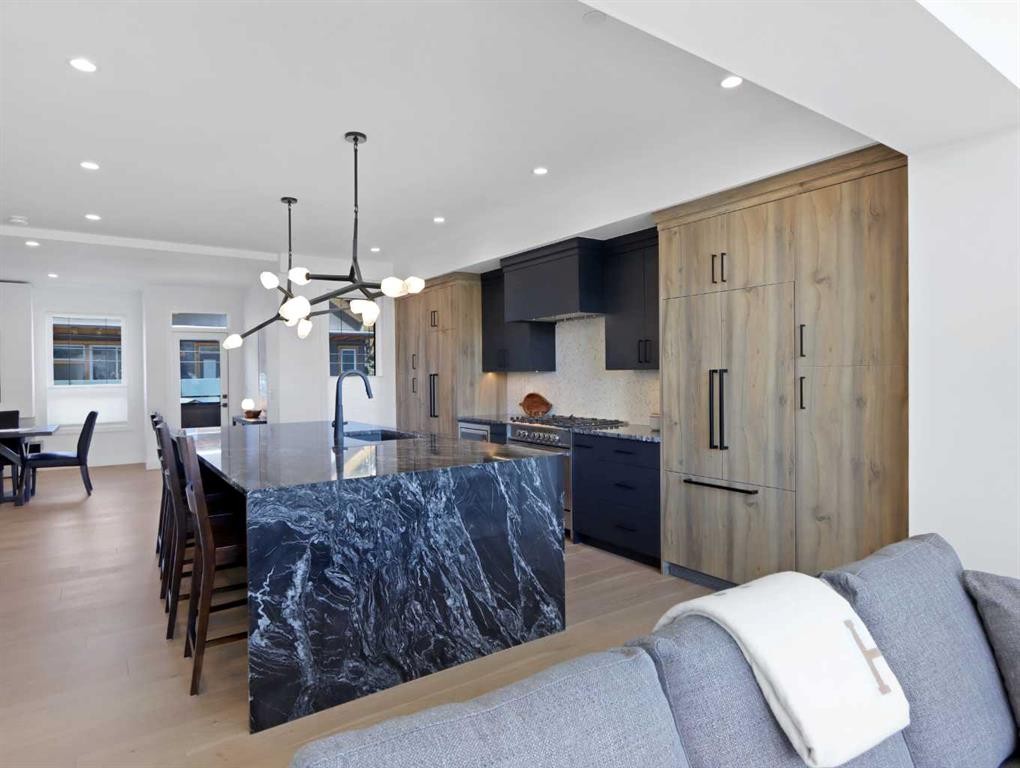 









512


8th

Avenue,
Canmore,




AB
T1W 2E6


