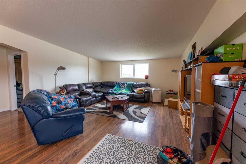 









120


Steele

Crescent,
Hinton,




AB
T7V 2G5

