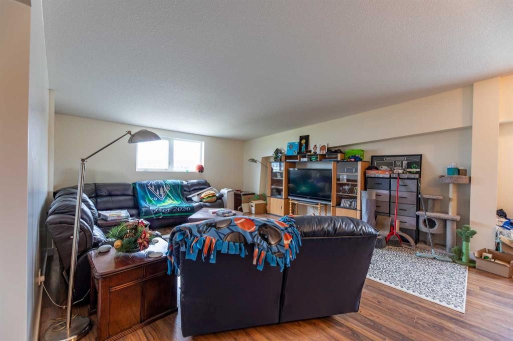 









120


Steele

Crescent,
Hinton,




AB
T7V 2G5

