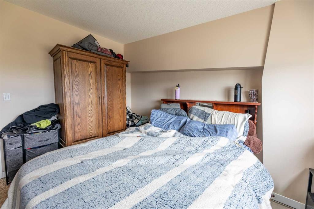 









120


Steele

Crescent,
Hinton,




AB
T7V 2G5

