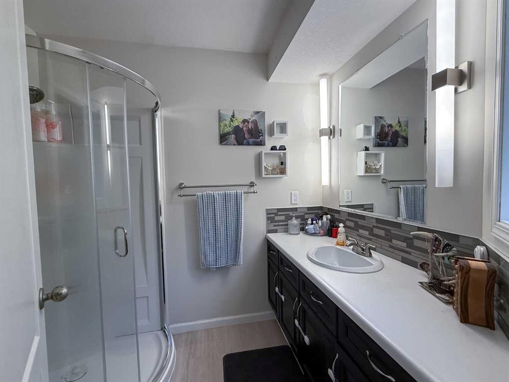 









127


Sitar

Crescent,
Hinton,




AB
T7V 1S6

