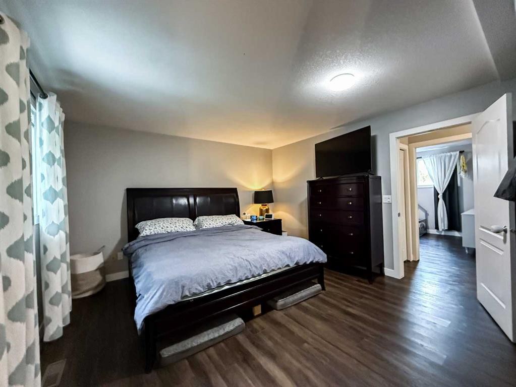 









127


Sitar

Crescent,
Hinton,




AB
T7V 1S6

