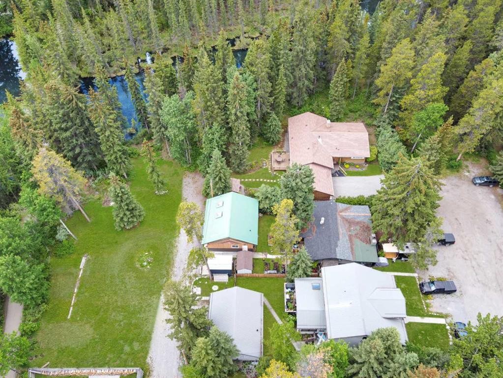









813


13th

Street,
Canmore,




AB
T1W1W5

