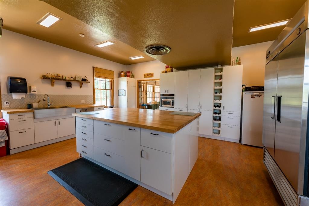 









50409A


Highway 16

,
Rural Yellowhead County,




AB
T7V 1X4

