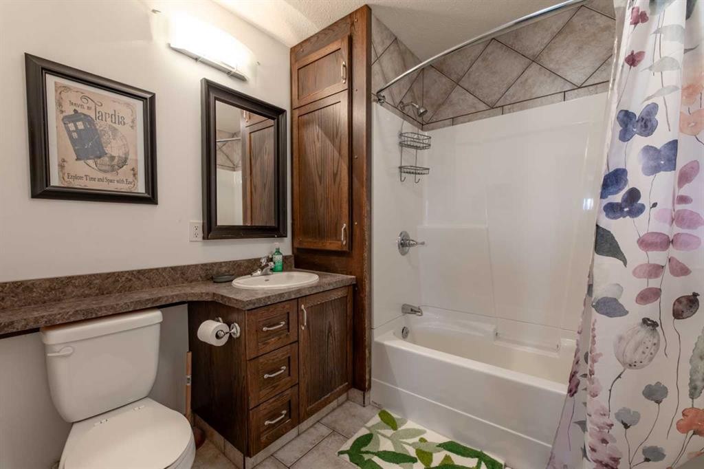 









126


Hardisty

Avenue, 25,
Hinton,




AB
T7V 1B6

