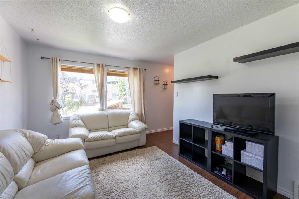 









126


Hardisty

Avenue, 25,
Hinton,




AB
T7V 1B6


