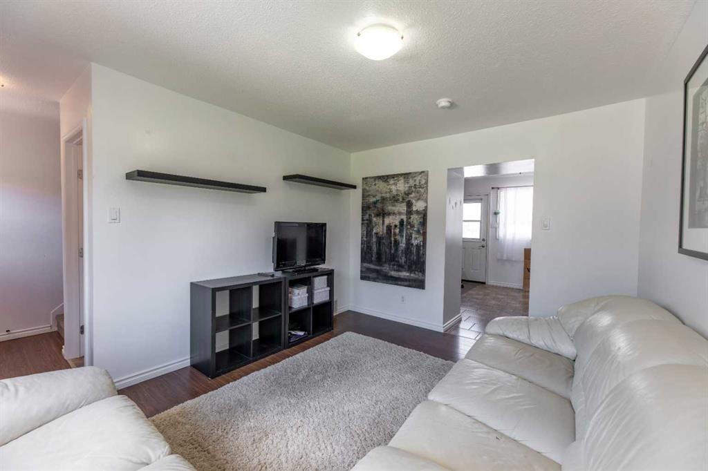 









126


Hardisty

Avenue, 25,
Hinton,




AB
T7V 1B6

