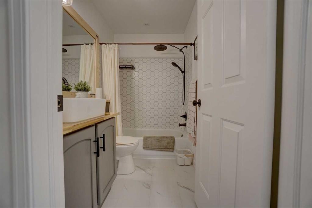 









1080C


Cougar Creek

Drive, 209,
Canmore,




AB
T1W2X9

