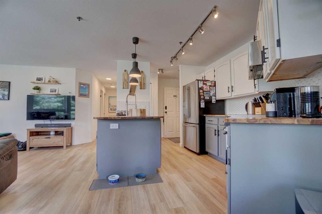 









1080C


Cougar Creek

Drive, 209,
Canmore,




AB
T1W2X9

