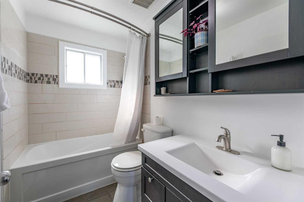 









115


Meadow

Drive,
Hinton,




AB
T7V 1N8


