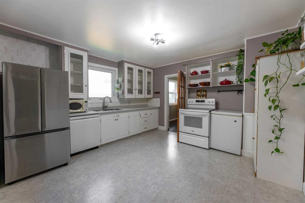









115


Meadow

Drive,
Hinton,




AB
T7V 1N8

