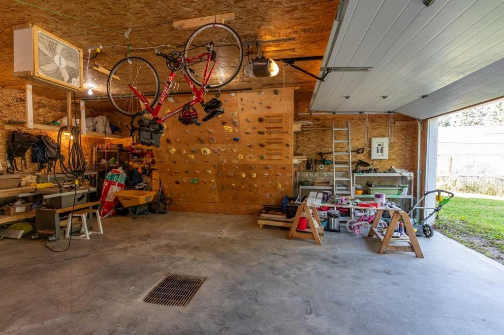 









115


Meadow

Drive,
Hinton,




AB
T7V 1N8


