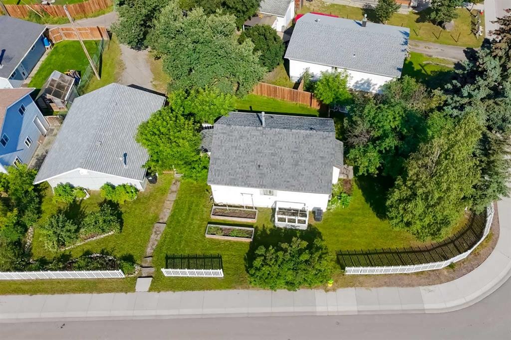 









115


Meadow

Drive,
Hinton,




AB
T7V 1N8

