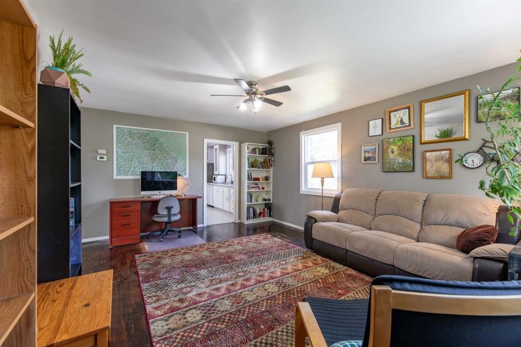 









115


Meadow

Drive,
Hinton,




AB
T7V 1N8

