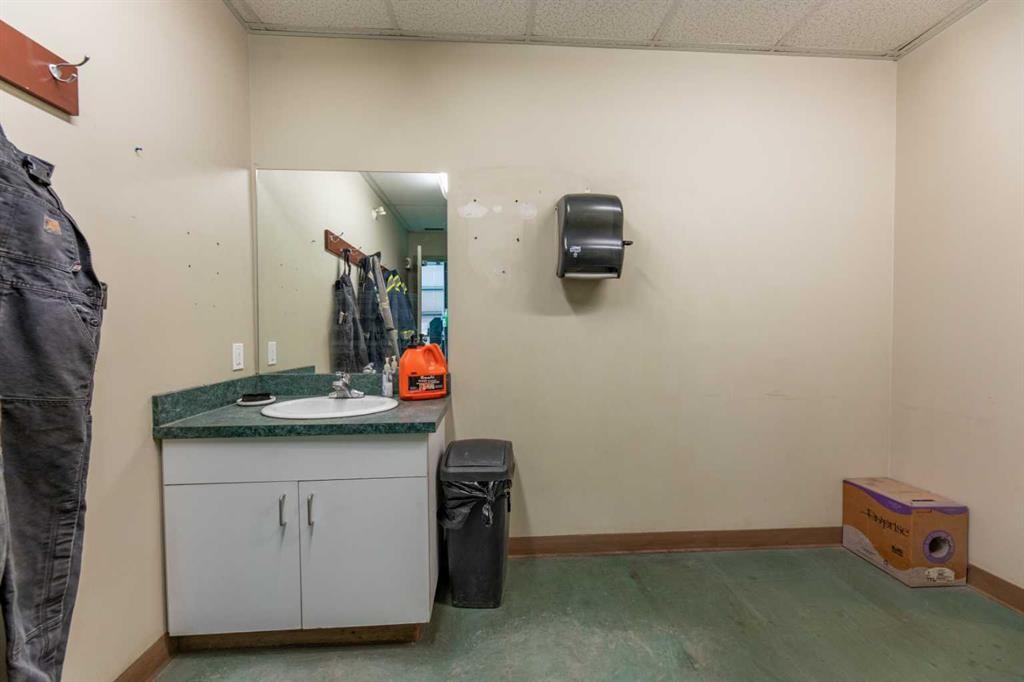









156


Steele

Crescent,
Hinton,




AB
T7V 2G5

