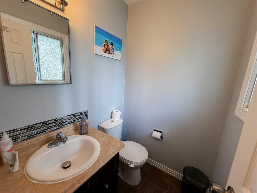 









402


Mountain

Street,
Hinton,




AB
T7V 1K6

