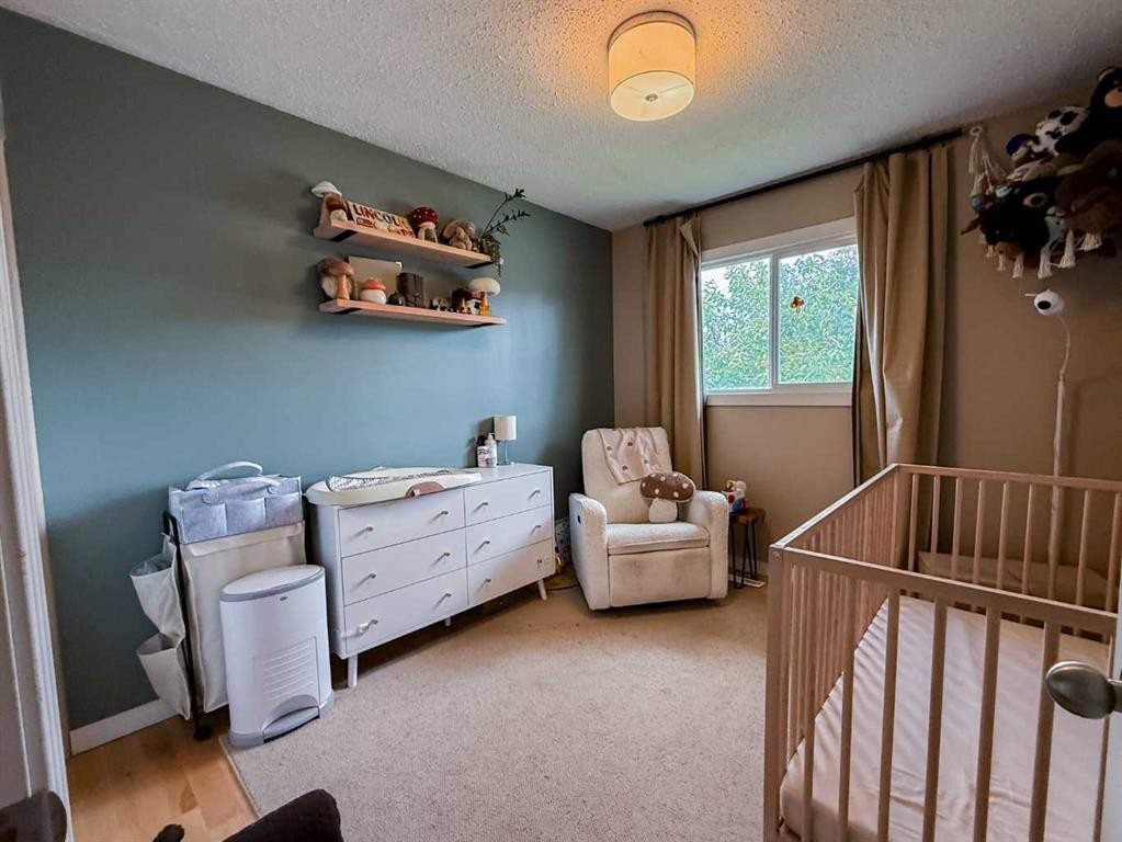 









402


Mountain

Street,
Hinton,




AB
T7V 1K6

