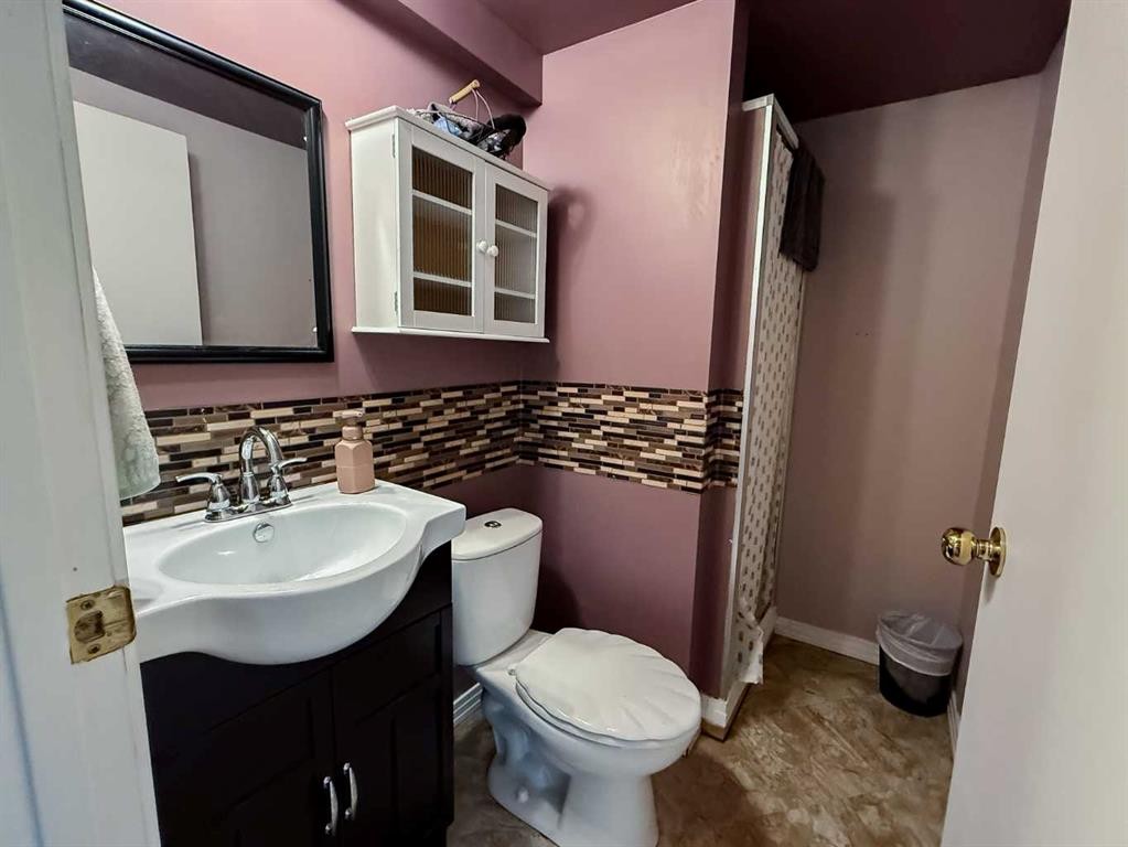 









402


Mountain

Street,
Hinton,




AB
T7V 1K6

