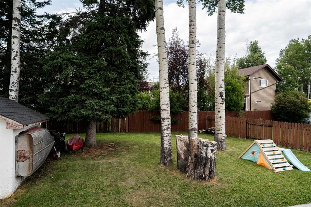 









402


Mountain

Street,
Hinton,




AB
T7V 1K6

