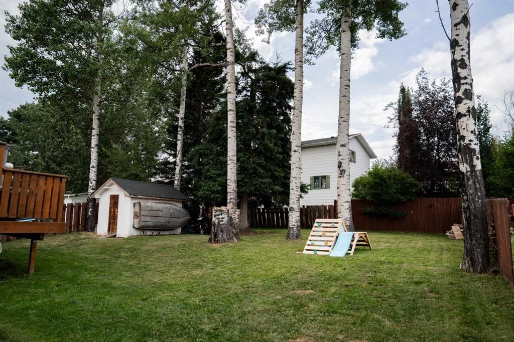 









402


Mountain

Street,
Hinton,




AB
T7V 1K6

