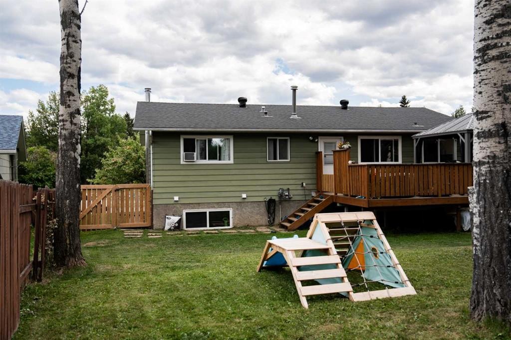 









402


Mountain

Street,
Hinton,




AB
T7V 1K6

