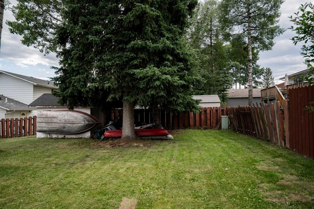 









402


Mountain

Street,
Hinton,




AB
T7V 1K6

