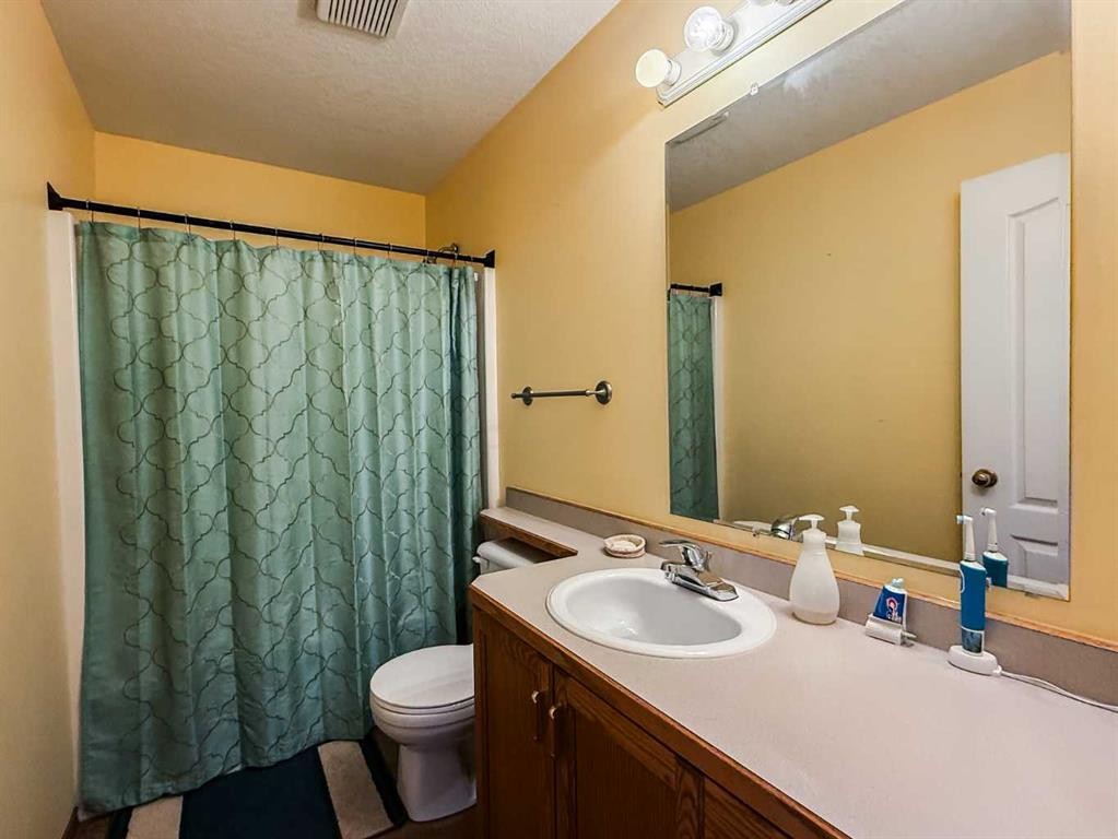 









382


Skogg

Avenue,
Hinton,




AB
T7V 1A8

